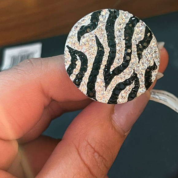 Swarov crystal black/white zebra ring - Picture 13 of 16